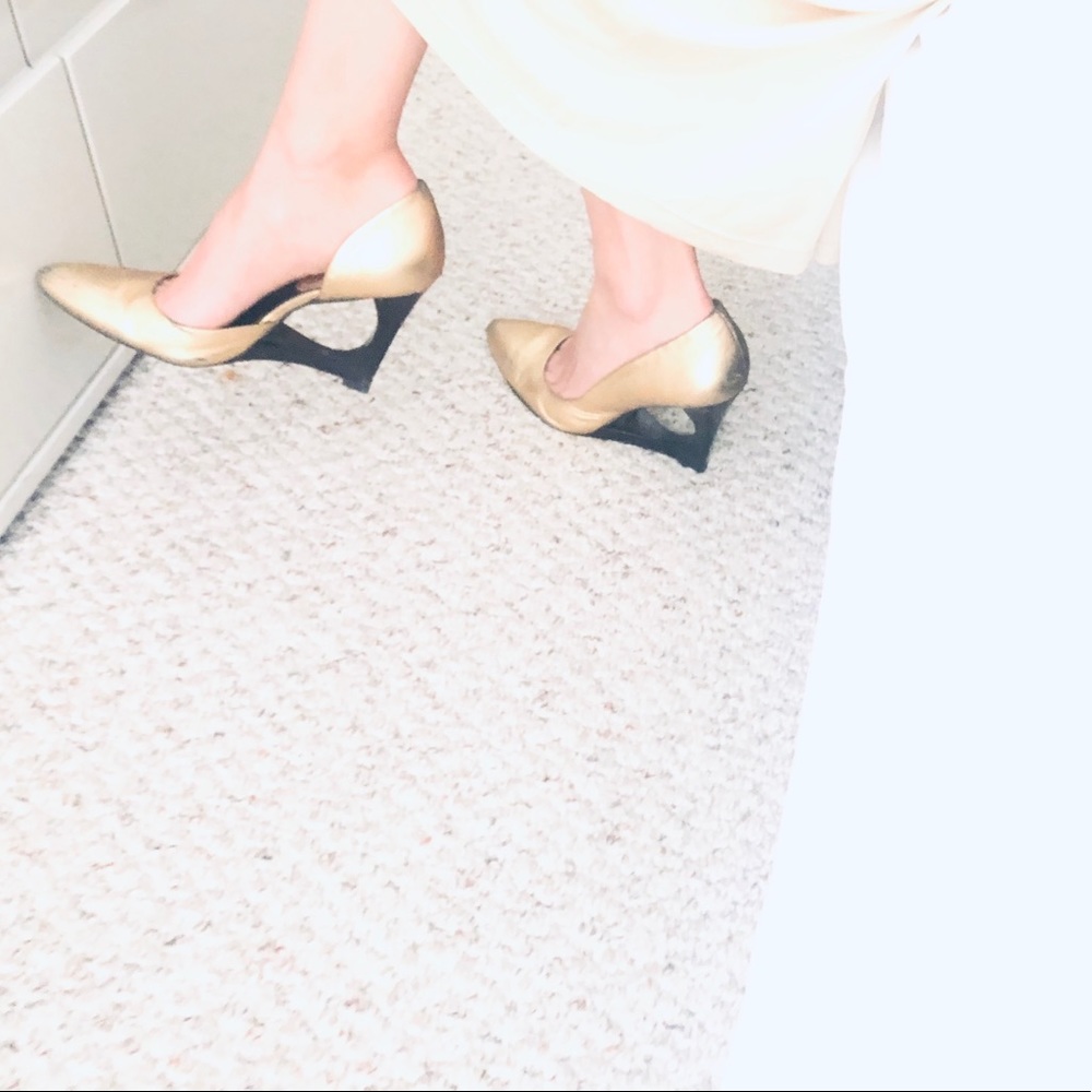 PEDDER RED Golden Pumps